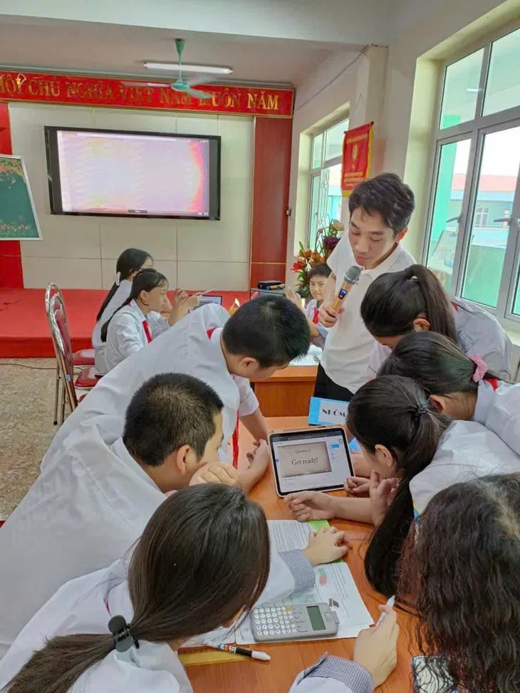 Ngành Giáo dục Hạ Long tìm giải pháp phát triển trong kỷ nguyên mới - Kỷ nguyên vươn mình của dân tộc - Ảnh 2. Ngành Giáo dục Hạ Long tìm giải pháp phát triển trong kỷ nguyên mới - Kỷ nguyên vươn mình của dân tộc - Ảnh 2.