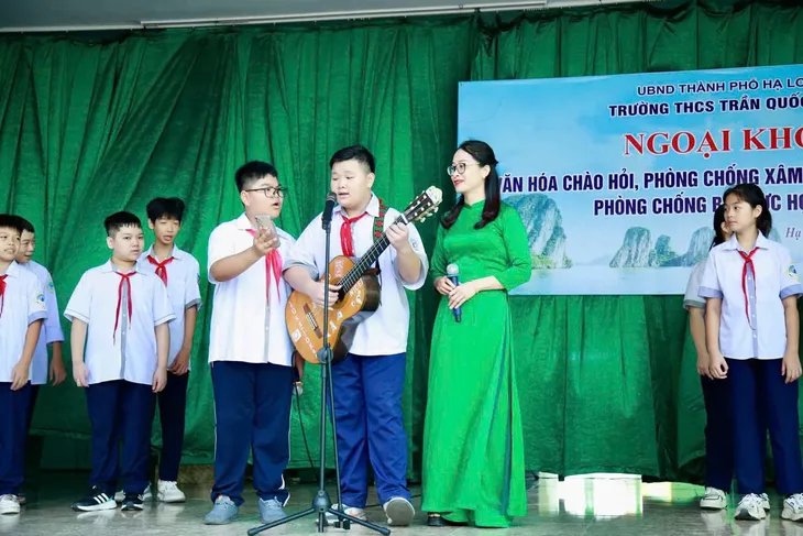 Ngành Giáo dục Hạ Long tìm giải pháp phát triển trong kỷ nguyên mới - Kỷ nguyên vươn mình của dân tộc - Ảnh 4. Ngành Giáo dục Hạ Long tìm giải pháp phát triển trong kỷ nguyên mới - Kỷ nguyên vươn mình của dân tộc - Ảnh 4.