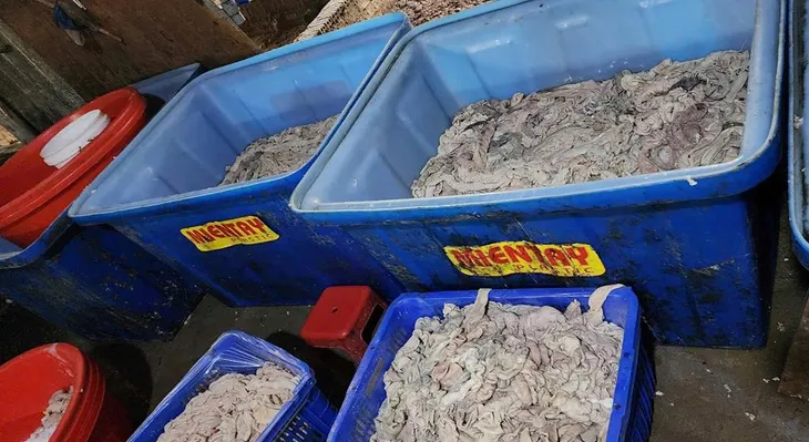 Đồng Nai: Phát hiện hơn 4 tấn lòng heo không đảm bảo an toàn thực phẩm - Ảnh 1. Đồng Nai: Phát hiện hơn 4 tấn lòng heo không đảm bảo an toàn thực phẩm - Ảnh 1.
