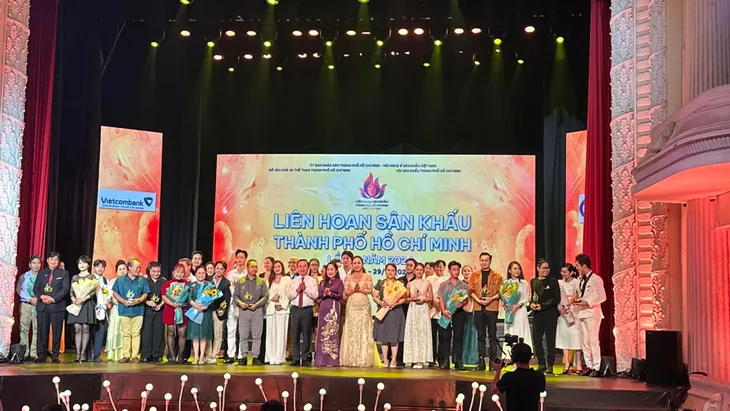 Khai mạc Liên hoan Sân khấu TP Hồ Chí Minh lần thứ 1 - Ảnh 3. Khai mạc Liên hoan Sân khấu TP Hồ Chí Minh lần thứ 1 - Ảnh 3.