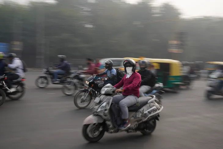 Delhi trở thành thành phố ô nhiễm nhất thế giới khi AQI vượt ngưỡng 1.000 - Ảnh 2. Delhi trở thành thành phố ô nhiễm nhất thế giới khi AQI vượt ngưỡng 1.000 - Ảnh 2.