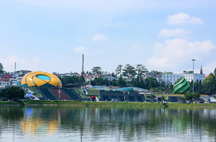 TP Đà Lạt yêu cầu chấm dứt hoạt động đạp vịt ở hồ Xuân Hương - Ảnh 1. TP Đà Lạt yêu cầu chấm dứt hoạt động đạp vịt ở hồ Xuân Hương - Ảnh 1.