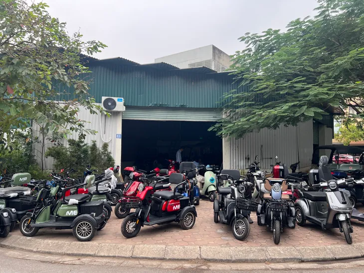 Phát hiện địa điểm kinh doanh xe điện 3 bánh, 4 bánh bị cấm lưu thông - Ảnh 1. Phát hiện địa điểm kinh doanh xe điện 3 bánh, 4 bánh bị cấm lưu thông - Ảnh 1.