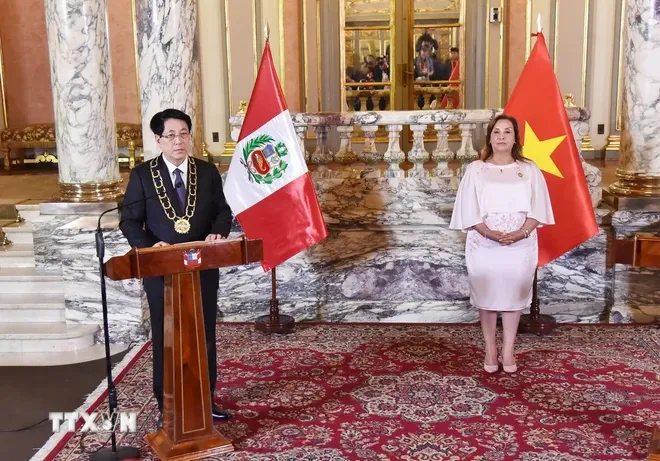 Tổng thống Peru trao tặng Huân chương “Mặt trời Peru” cho Chủ tịch nước Lương Cường - Ảnh 1. Tổng thống Peru trao tặng Huân chương “Mặt trời Peru” cho Chủ tịch nước Lương Cường - Ảnh 1.