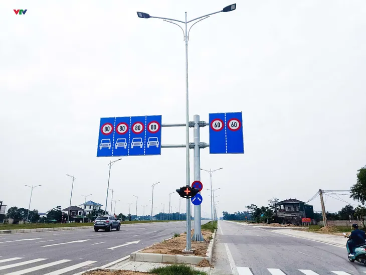 Chính thức nâng tốc độ tối đa trên đại lộ Vinh – Cửa Lò - Ảnh 3. Chính thức nâng tốc độ tối đa trên đại lộ Vinh – Cửa Lò - Ảnh 3.