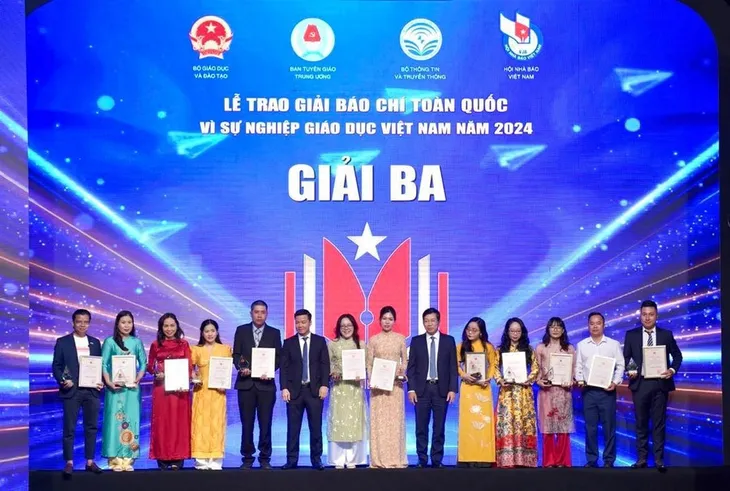 Đài THVN giành 3 giải Báo chí toàn quốc Vì sự nghiệp Giáo dục Việt Nam năm 2024 - Ảnh 2. Đài THVN giành 3 giải Báo chí toàn quốc Vì sự nghiệp Giáo dục Việt Nam năm 2024 - Ảnh 2.