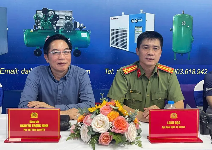 Giải vô địch bóng bàn Cúp cơ quan đại diện Cục Truyền thông Công an nhân dân tại TP Hồ Chí Minh diễn ra sôi nổi, hấp dẫn - Ảnh 2. Giải vô địch bóng bàn Cúp cơ quan đại diện Cục Truyền thông Công an nhân dân tại TP Hồ Chí Minh diễn ra sôi nổi, hấp dẫn - Ảnh 2.