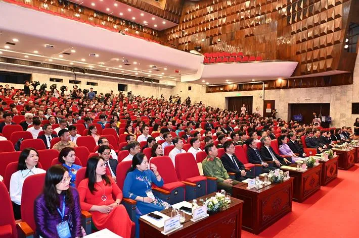 Tôn vinh Nhà giáo nhân dân, Nhà giáo ưu tú, Nhà giáo tiêu biểu năm 2024 - Ảnh 3. Tôn vinh Nhà giáo nhân dân, Nhà giáo ưu tú, Nhà giáo tiêu biểu năm 2024 - Ảnh 3.