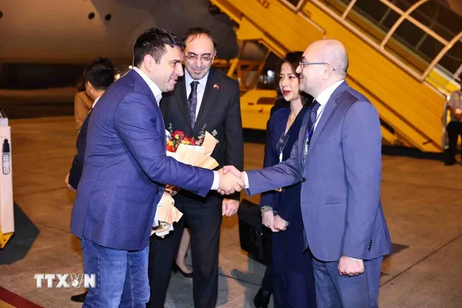 Chủ tịch Quốc hội Armenia đến Hà Nội, bắt đầu thăm chính thức Việt Nam - Ảnh 1. Chủ tịch Quốc hội Armenia đến Hà Nội, bắt đầu thăm chính thức Việt Nam - Ảnh 1.