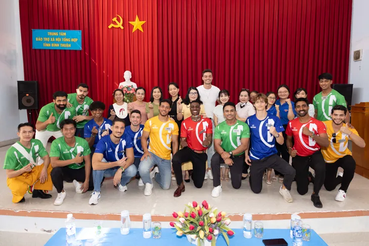 Siêu mẫu Jordan nổi bật giữa dàn Nam vương thế giới 2024 - Ảnh 1. Siêu mẫu Jordan nổi bật giữa dàn Nam vương thế giới 2024 - Ảnh 1.