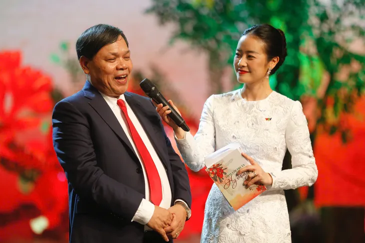 Chuyện về thầy giáo, bác sĩ 30 năm giúp đời, giúp người - Ảnh 3. Chuyện về thầy giáo, bác sĩ 30 năm giúp đời, giúp người - Ảnh 3.