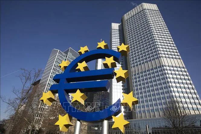 Rủi ro tăng trưởng lấn át mối lo lạm phát tại Eurozone - Ảnh 1. Rủi ro tăng trưởng lấn át mối lo lạm phát tại Eurozone - Ảnh 1.