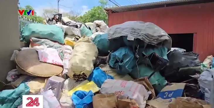 Mỗi năm Việt Nam phát sinh khoảng 100.000 tấn rác thải điện tử - Ảnh 4. Mỗi năm Việt Nam phát sinh khoảng 100.000 tấn rác thải điện tử - Ảnh 4.