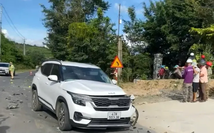Đắk Lắk: Xe máy lao đầu vào xe ô tô, 2 người chết tại chỗ - Ảnh 2. Đắk Lắk: Xe máy lao đầu vào xe ô tô, 2 người chết tại chỗ - Ảnh 2.