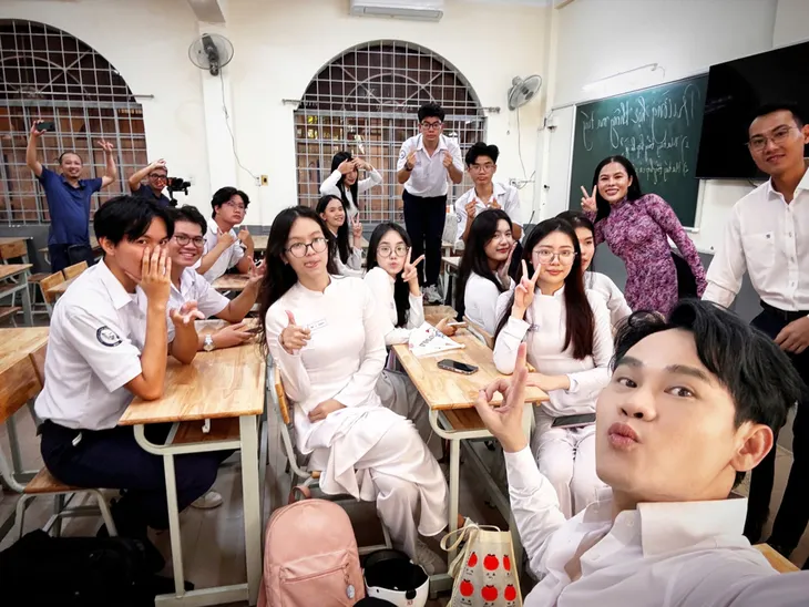 MC Hồng Phúc gửi thông điệp Tuổi trẻ ta nói không với ma túy qua MV mới - Ảnh 2. MC Hồng Phúc gửi thông điệp Tuổi trẻ ta nói không với ma túy qua MV mới - Ảnh 2.