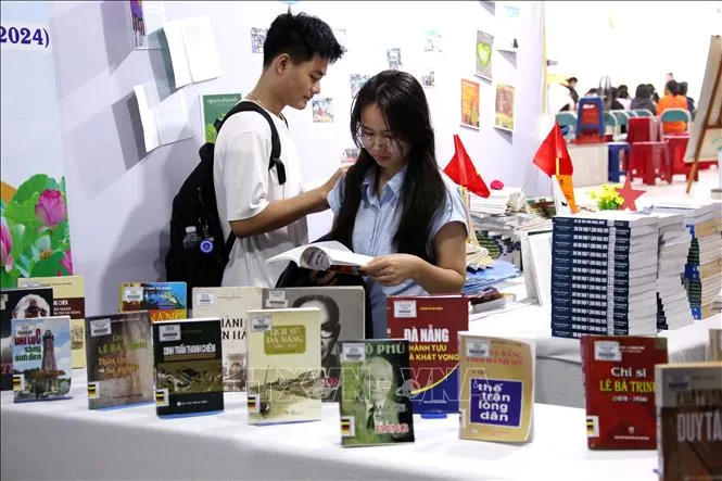 Nhiều hoạt động kỷ niệm 42 năm Ngày Nhà giáo Việt Nam - Ảnh 2. Nhiều hoạt động kỷ niệm 42 năm Ngày Nhà giáo Việt Nam - Ảnh 2.