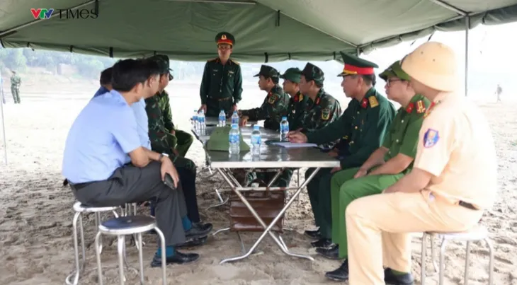 Phú Thọ: Lực lượng chức năng tích cực tìm kiếm 3 nạn nhân còn lại - Ảnh 3. Phú Thọ: Lực lượng chức năng tích cực tìm kiếm 3 nạn nhân còn lại - Ảnh 3.