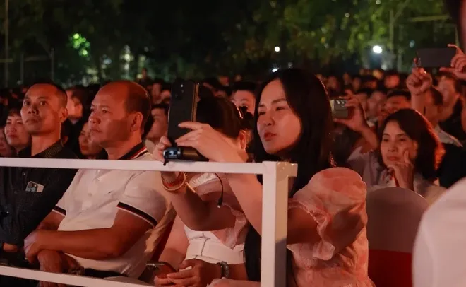 Rực rỡ đêm nghệ thuật “Cùng nhau giữ nước” tại Hoàng thành Thăng Long - Ảnh 3. Rực rỡ đêm nghệ thuật “Cùng nhau giữ nước” tại Hoàng thành Thăng Long - Ảnh 3.