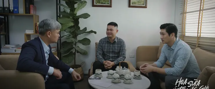 Hoa sữa về trong gió - Tập 53: Để cứu Khang, Linh âm thầm liên lạc với người yêu cũ sau lưng chồng - Ảnh 1. Hoa sữa về trong gió - Tập 53: Để cứu Khang, Linh âm thầm liên lạc với người yêu cũ sau lưng chồng - Ảnh 1.