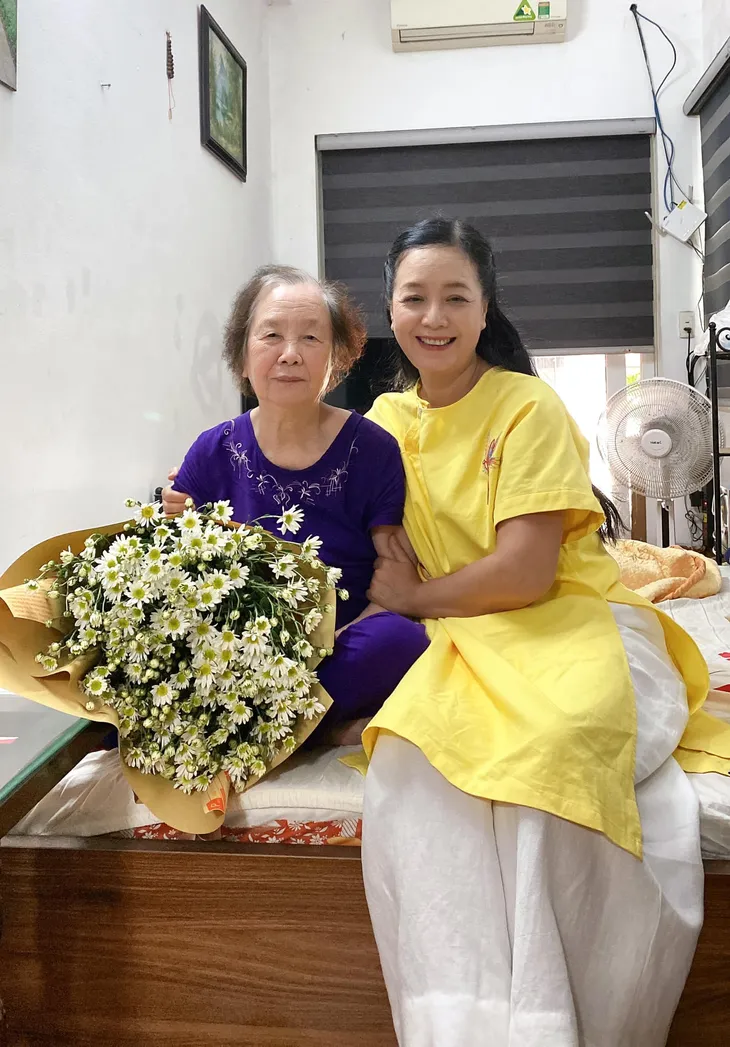 Sao Việt về thăm trường, gửi lời tri ân nhân ngày Nhà giáo Việt Nam 20/11 - Ảnh 6. Sao Việt về thăm trường, gửi lời tri ân nhân ngày Nhà giáo Việt Nam 20/11 - Ảnh 6.