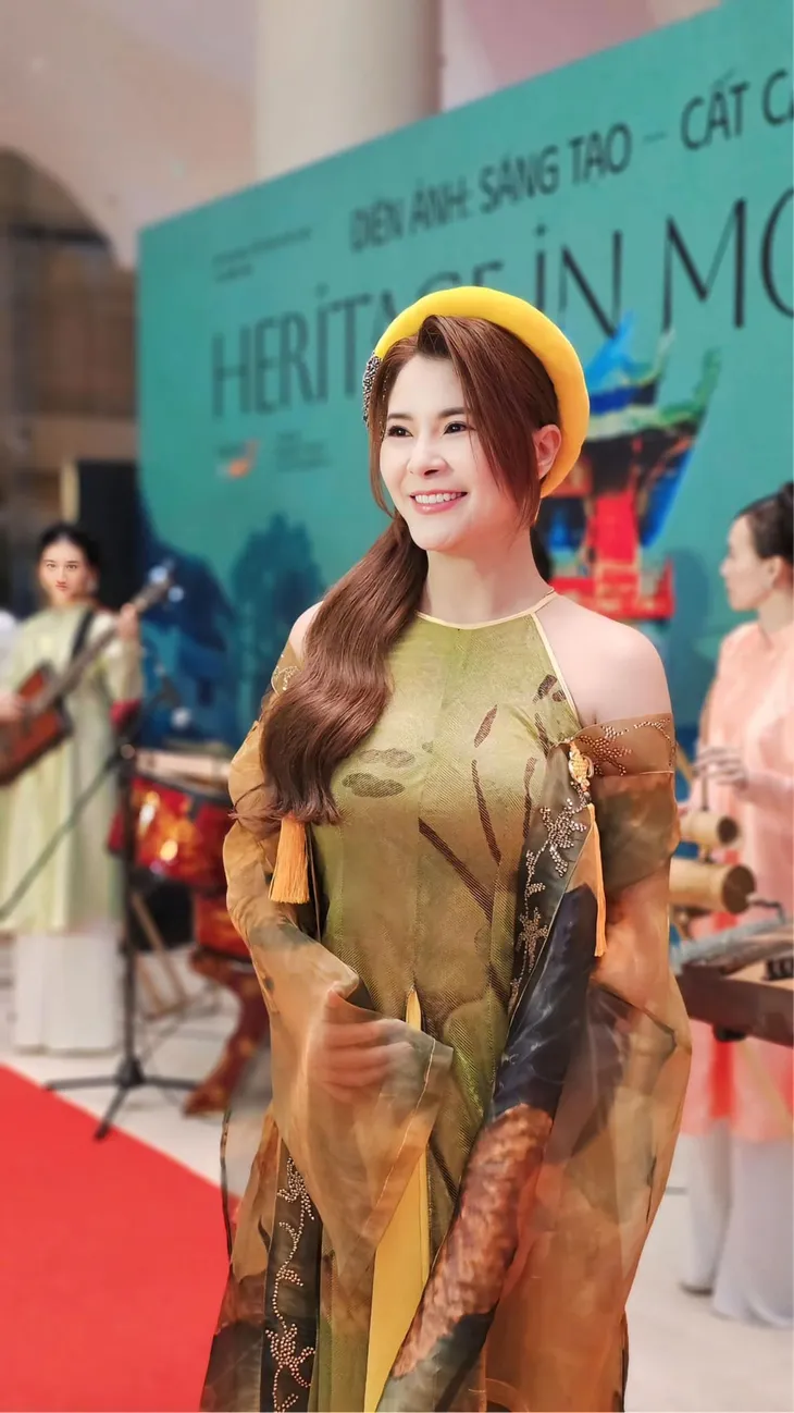 Sao Việt về thăm trường, gửi lời tri ân nhân ngày Nhà giáo Việt Nam 20/11 - Ảnh 3. Sao Việt về thăm trường, gửi lời tri ân nhân ngày Nhà giáo Việt Nam 20/11 - Ảnh 3.