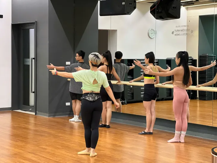 Barre: Phương pháp tập luyện giúp cải thiện tư thế - Ảnh 3. Barre: Phương pháp tập luyện giúp cải thiện tư thế - Ảnh 3.
