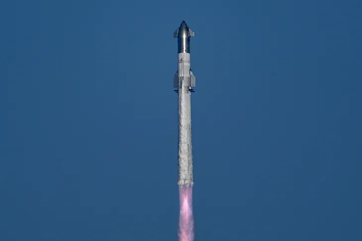 SpaceX phóng tên lửa Starship với sự chứng kiến của Tổng thống đắc cử Donald Trump - Ảnh 1. SpaceX phóng tên lửa Starship với sự chứng kiến của Tổng thống đắc cử Donald Trump - Ảnh 1.