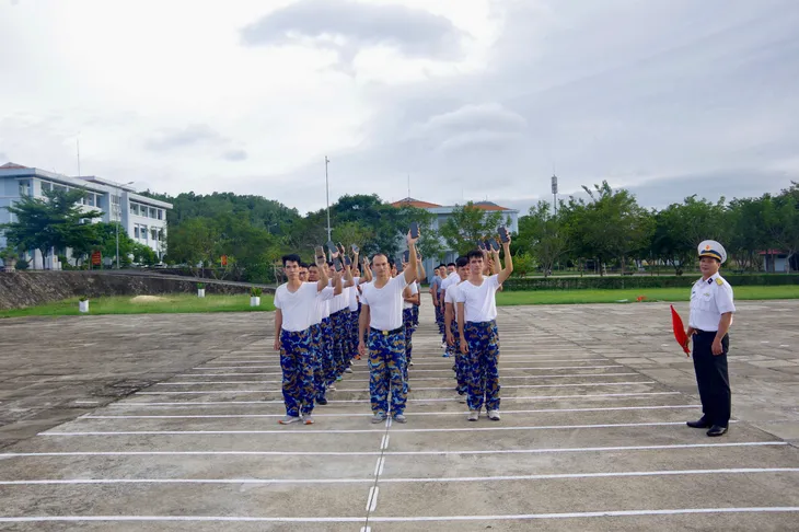Chiến sĩ Hải quân tham gia chạy bộ góp quỹ trồng cây tại Trường Sa - Ảnh 2. Chiến sĩ Hải quân tham gia chạy bộ góp quỹ trồng cây tại Trường Sa - Ảnh 2.