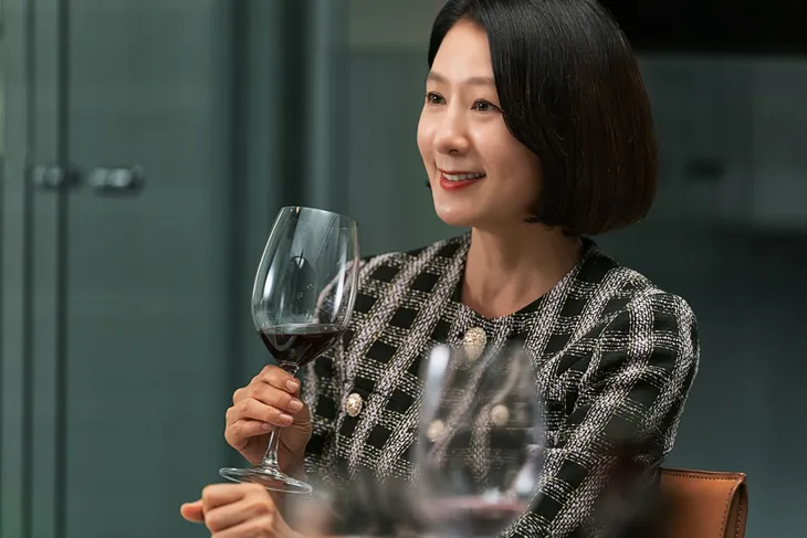 Jang Dong Gun nên duyên cùng Kim Hee-ae trong phim Gia đình hoàn hảo - Ảnh 1. Jang Dong Gun nên duyên cùng Kim Hee-ae trong phim Gia đình hoàn hảo - Ảnh 1.