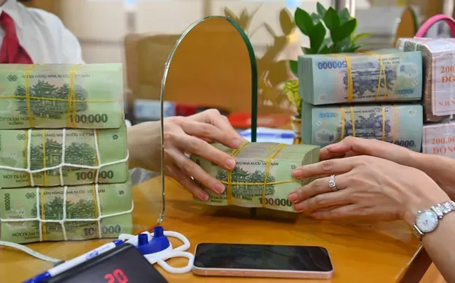 Ngân hàng trước áp lực giải ngân vốn cuối năm - Ảnh 2. Ngân hàng trước áp lực giải ngân vốn cuối năm - Ảnh 2.