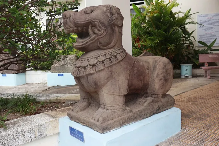 Công bố quyết định hai tượng sư tử đá thành Đồ Bàn là Bảo vật quốc gia - Ảnh 2. Công bố quyết định hai tượng sư tử đá thành Đồ Bàn là Bảo vật quốc gia - Ảnh 2.