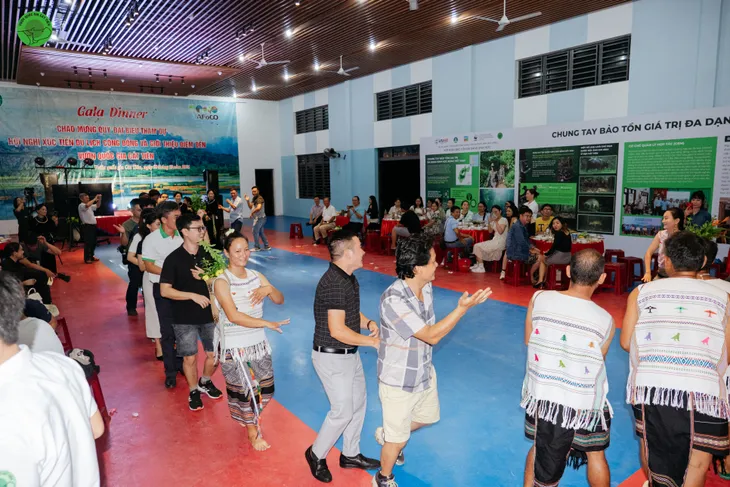 Kiểm lâm hăng hái làm hướng dẫn viên du lịch để kể chuyện về rừng - Ảnh 8. Kiểm lâm hăng hái làm hướng dẫn viên du lịch để kể chuyện về rừng - Ảnh 8.