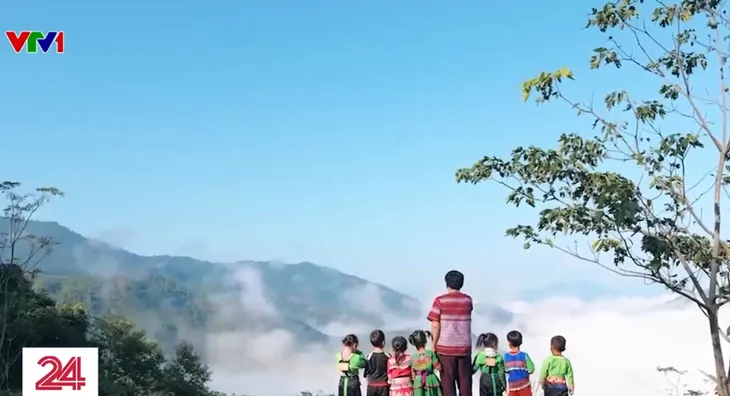 Điều gì khiến thầy cô vùng cao hạnh phúc nhất? - Ảnh 1. Điều gì khiến thầy cô vùng cao hạnh phúc nhất? - Ảnh 1.