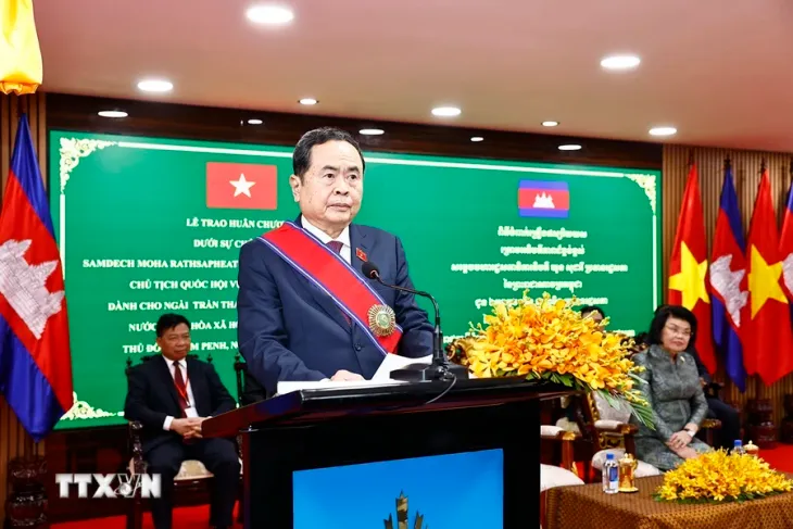 Chủ tịch Quốc hội Trần Thanh Mẫn nhận Huân chương Công trạng hạng Đại Thập tự của Nhà nước Campuchia - Ảnh 2. Chủ tịch Quốc hội Trần Thanh Mẫn nhận Huân chương Công trạng hạng Đại Thập tự của Nhà nước Campuchia - Ảnh 2.
