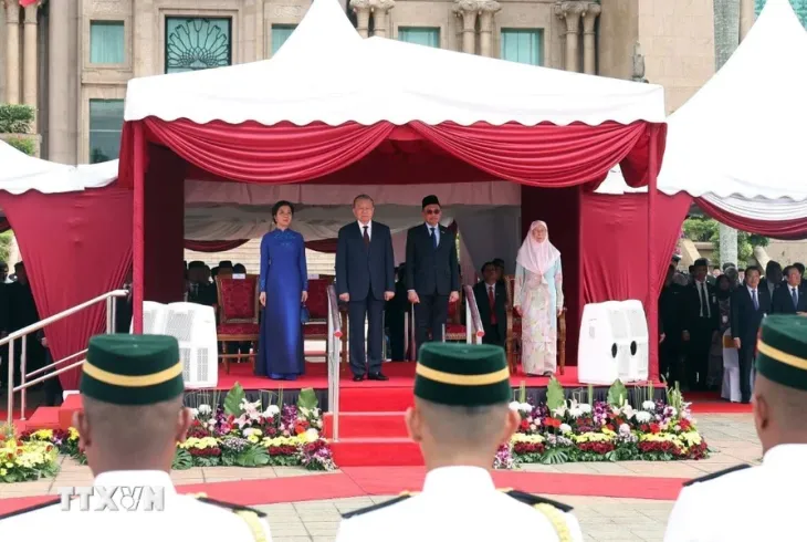 Lễ đón chính thức Tổng Bí thư Tô Lâm và Phu nhân tại Malaysia - Ảnh 5. Lễ đón chính thức Tổng Bí thư Tô Lâm và Phu nhân tại Malaysia - Ảnh 5.
