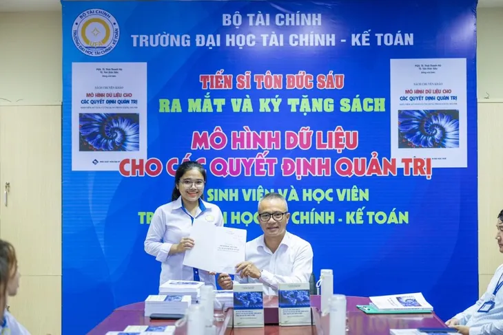 Từ thầy giáo tận tâm đến người lãnh đạo cống hiến cho sự phát triển của golf Việt Nam - Ảnh 2. Từ thầy giáo tận tâm đến người lãnh đạo cống hiến cho sự phát triển của golf Việt Nam - Ảnh 2.