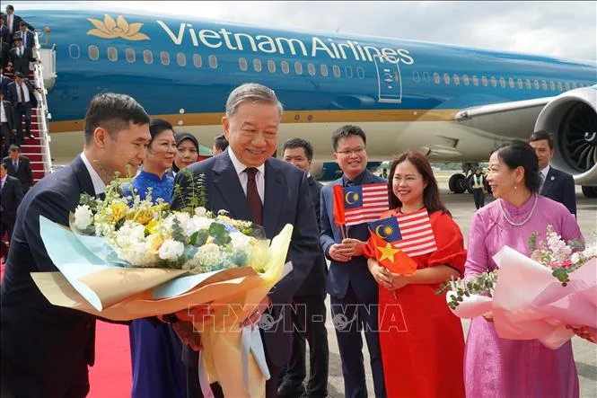 Tổng Bí thư Tô Lâm và Phu nhân bắt đầu thăm chính thức Malaysia - Ảnh 1. Tổng Bí thư Tô Lâm và Phu nhân bắt đầu thăm chính thức Malaysia - Ảnh 1.