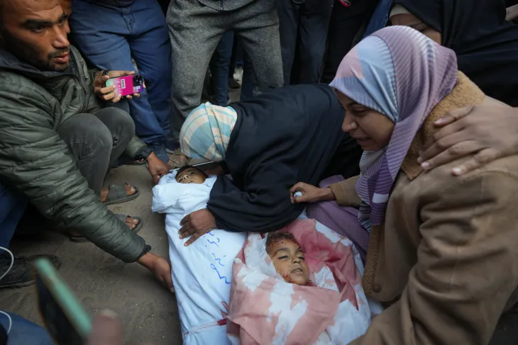 Các cuộc tấn công của Israel vào Gaza khiến ít nhất 88 người thiệt mạng - Ảnh 1. Các cuộc tấn công của Israel vào Gaza khiến ít nhất 88 người thiệt mạng - Ảnh 1.