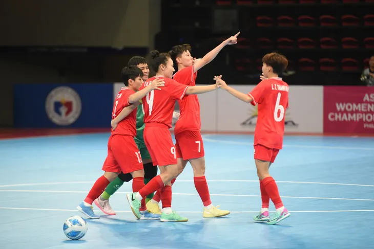 ĐT futsal nữ Việt Nam giành chức vô địch Đông Nam Á - Ảnh 3. ĐT futsal nữ Việt Nam giành chức vô địch Đông Nam Á - Ảnh 3.