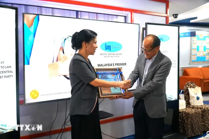 Phu nhân Tổng Bí thư Tô Lâm thăm Viện Tim quốc gia Malaysia - Ảnh 3. Phu nhân Tổng Bí thư Tô Lâm thăm Viện Tim quốc gia Malaysia - Ảnh 3.