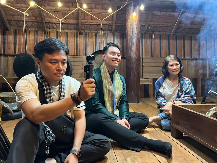Chương trình Âm sắc Việt Nam - Tôn vinh âm nhạc dân gian - Ảnh 4. Chương trình Âm sắc Việt Nam - Tôn vinh âm nhạc dân gian - Ảnh 4.