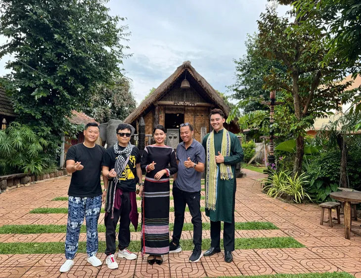 Chương trình Âm sắc Việt Nam - Tôn vinh âm nhạc dân gian - Ảnh 6. Chương trình Âm sắc Việt Nam - Tôn vinh âm nhạc dân gian - Ảnh 6.