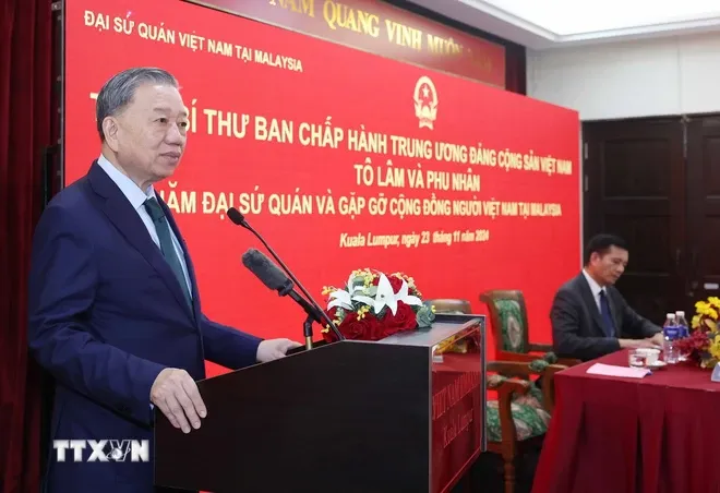 Tổng Bí thư Tô Lâm gặp gỡ cộng đồng người Việt Nam ở Malaysia - Ảnh 2. Tổng Bí thư Tô Lâm gặp gỡ cộng đồng người Việt Nam ở Malaysia - Ảnh 2.