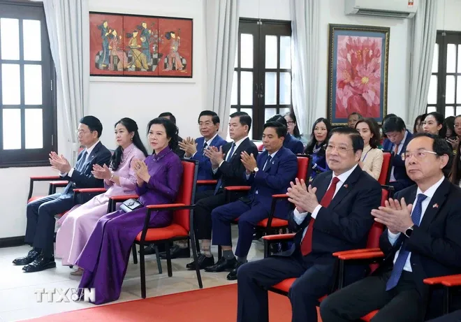 Tổng Bí thư Tô Lâm gặp gỡ cộng đồng người Việt Nam ở Malaysia - Ảnh 3. Tổng Bí thư Tô Lâm gặp gỡ cộng đồng người Việt Nam ở Malaysia - Ảnh 3.