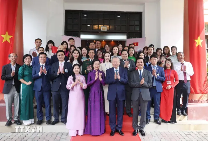 Tổng Bí thư Tô Lâm gặp gỡ cộng đồng người Việt Nam ở Malaysia - Ảnh 1. Tổng Bí thư Tô Lâm gặp gỡ cộng đồng người Việt Nam ở Malaysia - Ảnh 1.