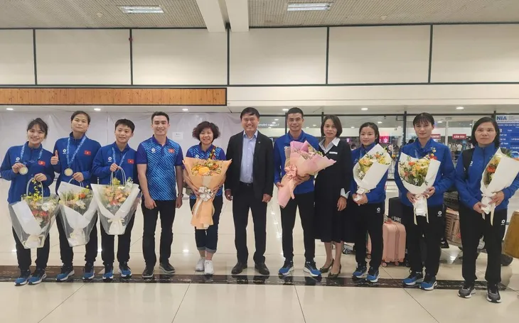 Đội tuyển Futsal Nữ Việt Nam về nước tiếp tục chuẩn bị cho vòng loại châu Á 2025 - Ảnh 3. Đội tuyển Futsal Nữ Việt Nam về nước tiếp tục chuẩn bị cho vòng loại châu Á 2025 - Ảnh 3.