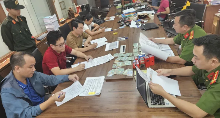 Hơn 7.300 tấn khí cười trị giá 5,2 triệu USD đội lốt phụ gia thực phẩm - Ảnh 1. Hơn 7.300 tấn khí cười trị giá 5,2 triệu USD đội lốt phụ gia thực phẩm - Ảnh 1.