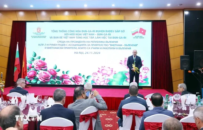 Tổng thống Bulgaria gặp gỡ bạn bè Việt Nam từng học tập, làm việc tại Bulgaria - Ảnh 2. Tổng thống Bulgaria gặp gỡ bạn bè Việt Nam từng học tập, làm việc tại Bulgaria - Ảnh 2.