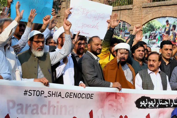 Hơn 80 người thiệt mạng, hàng chục người bị thương do bạo lực giáo phái ở Pakistan - Ảnh 1. Hơn 80 người thiệt mạng, hàng chục người bị thương do bạo lực giáo phái ở Pakistan - Ảnh 1.