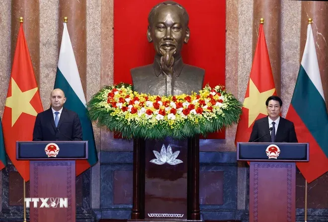 Chủ tịch nước Lương Cường và Tổng thống Bulgaria gặp gỡ báo chí - Ảnh 1. Chủ tịch nước Lương Cường và Tổng thống Bulgaria gặp gỡ báo chí - Ảnh 1.